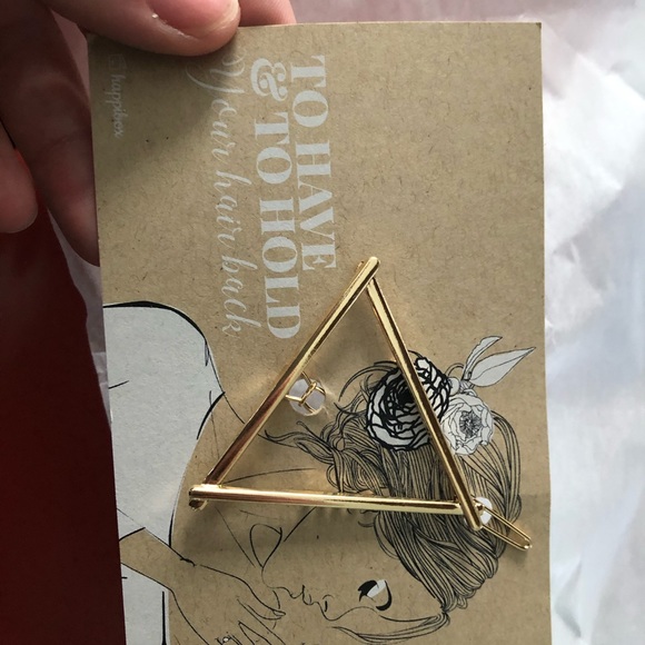 Geometrical Triangle Hair clip - Picture 3 of 3
